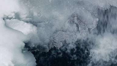 冰晶体冬天特写镜头冰背景冰柱水滴